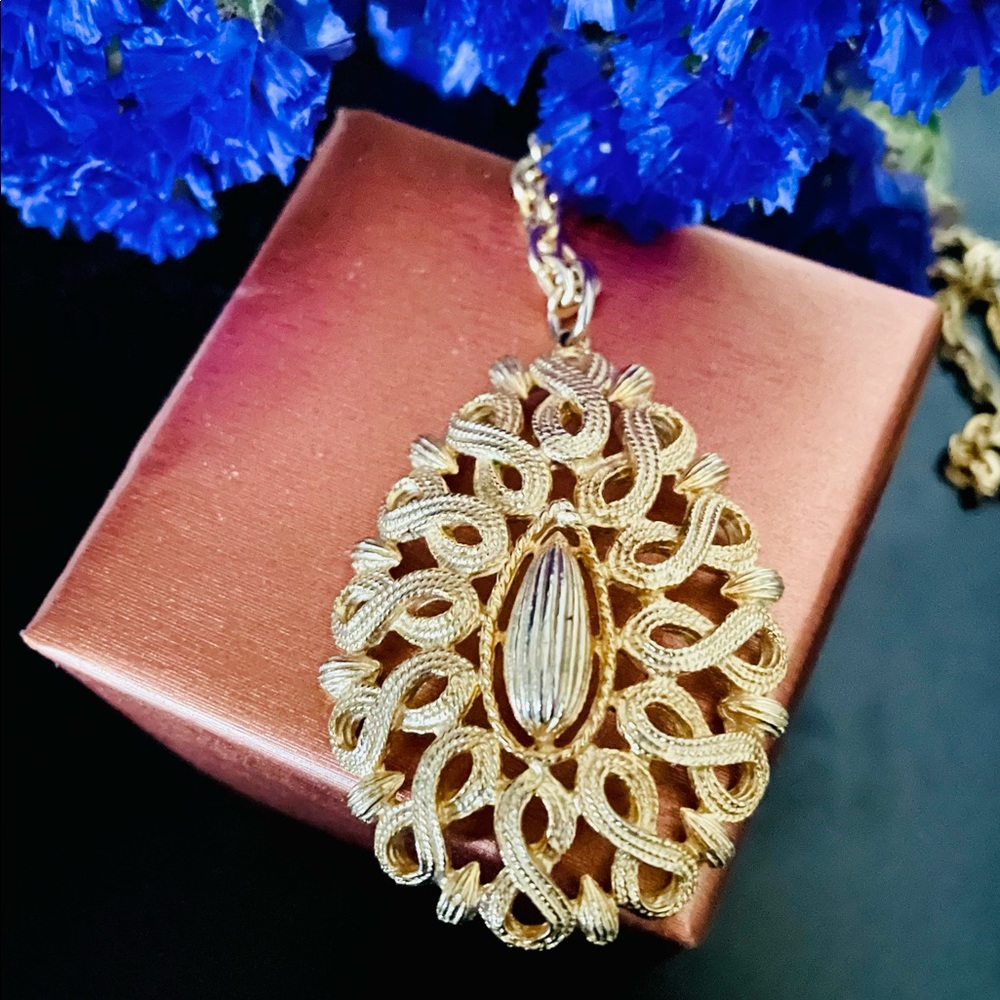 Gold Oval Scroll Pendant Necklace - Picture 3 of 8